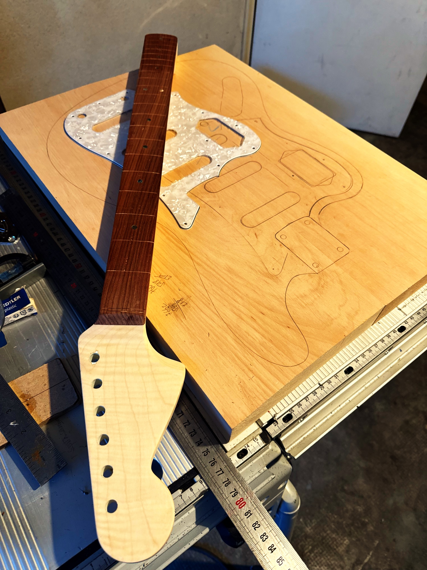 Atelier luthier guitare gaucher — photo 45