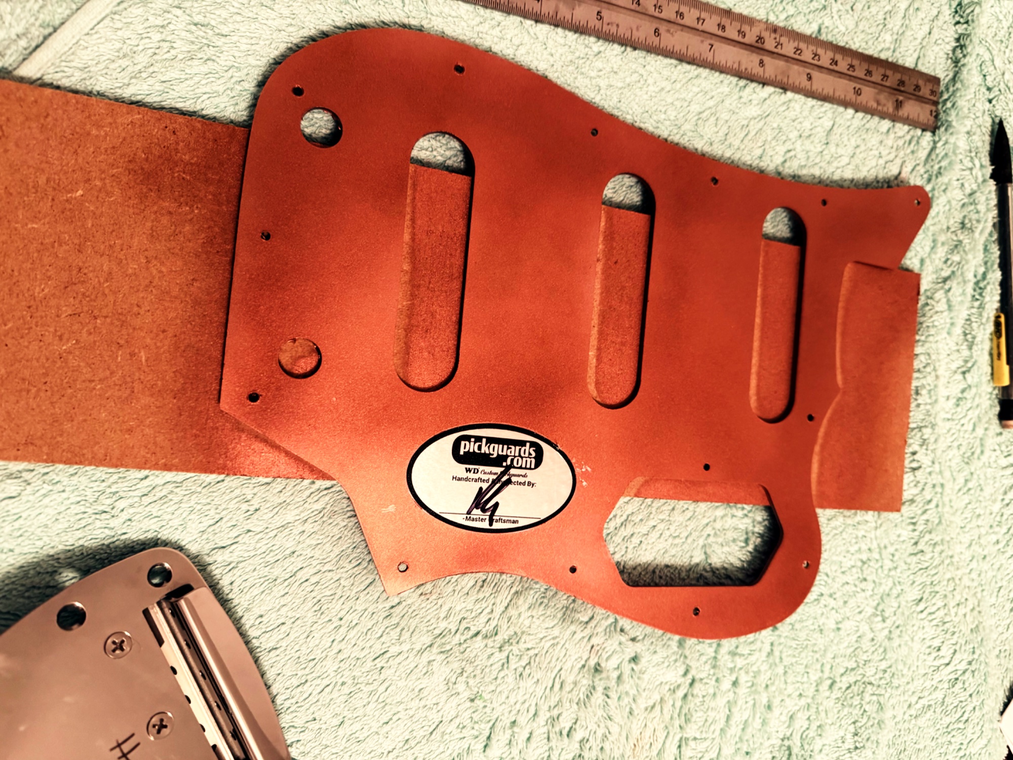 Atelier luthier guitare gaucher — photo 39