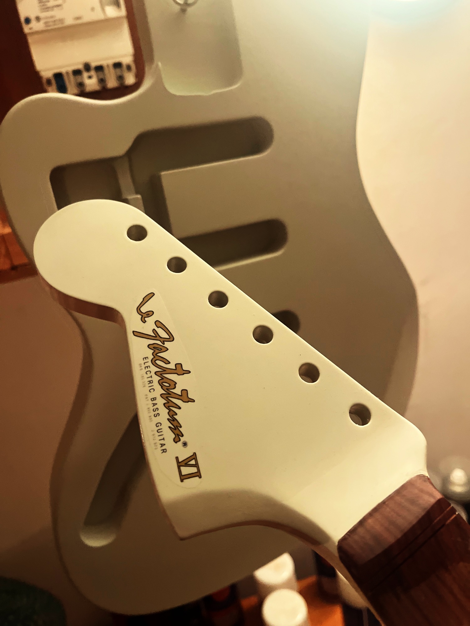 Atelier luthier guitare gaucher — photo 32