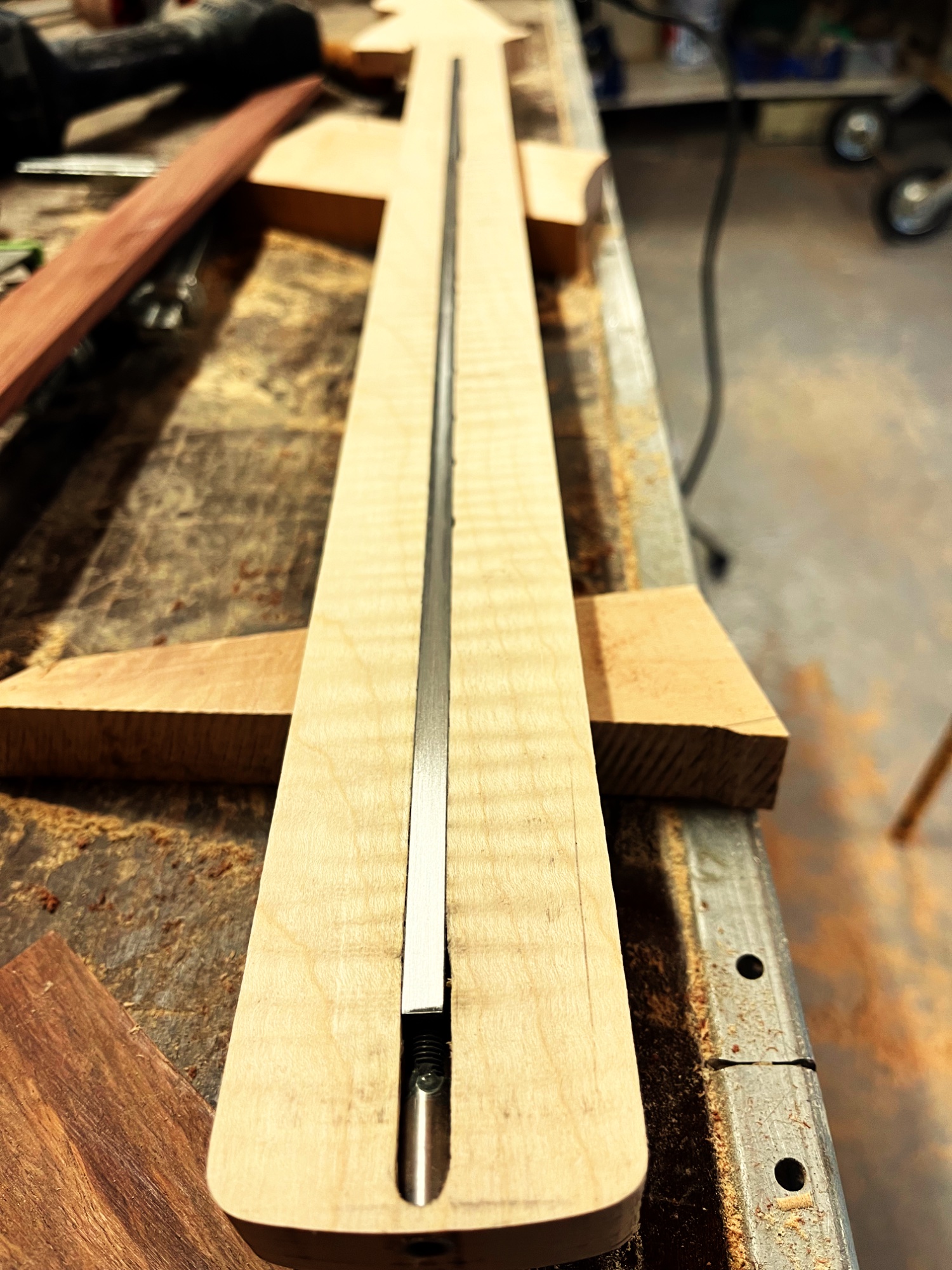 Atelier luthier guitare gaucher — photo 24
