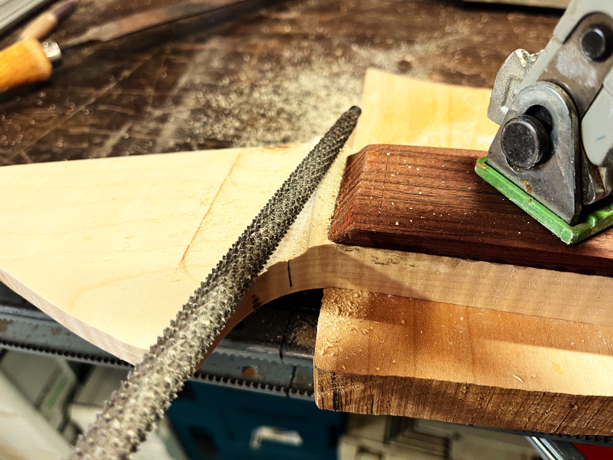 Atelier luthier guitare gaucher — photo 23