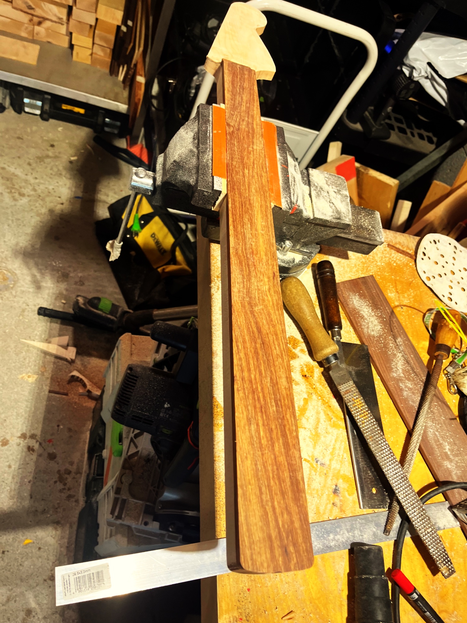 Atelier luthier guitare gaucher — photo 10