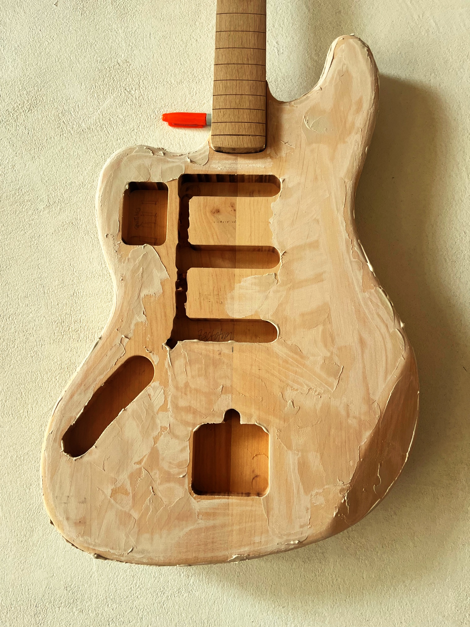 Atelier luthier guitare gaucher — photo 3