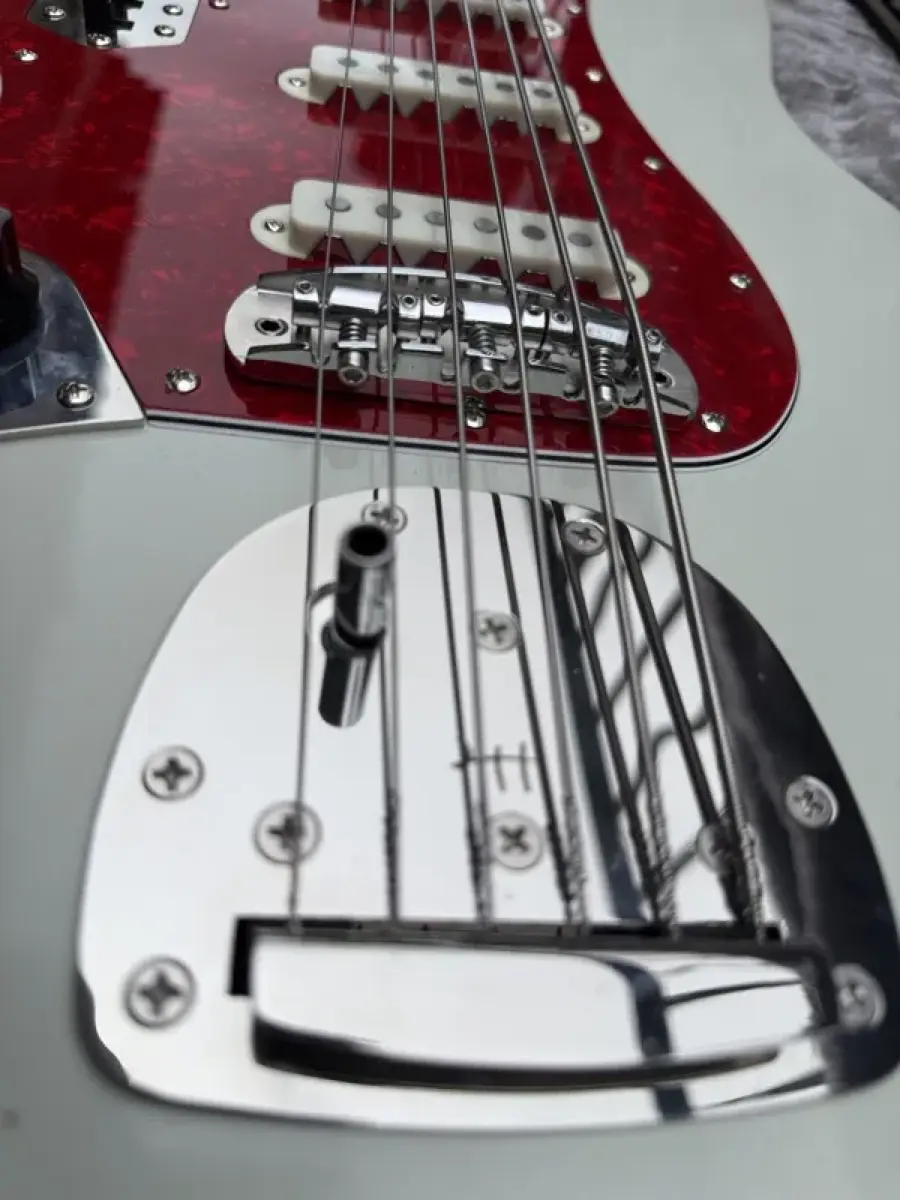 La guitare d'Yves — détail tremolo