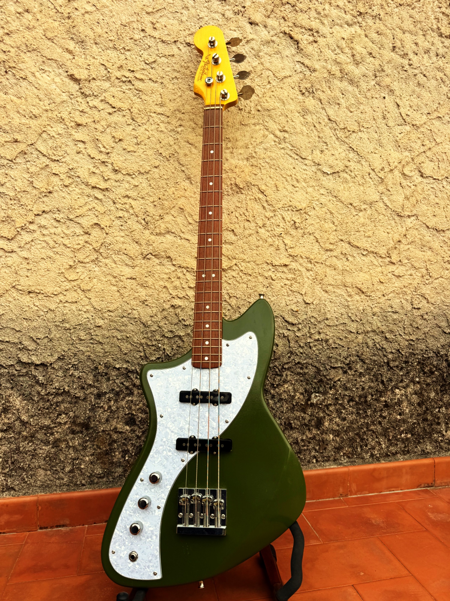 Bass Short Scale. — guitare électrique pour gaucher