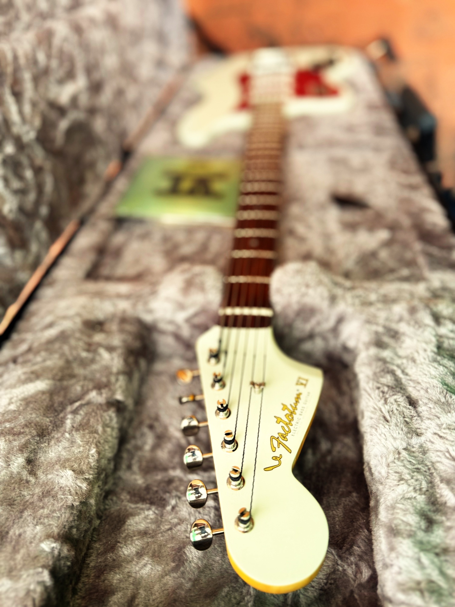 La Guitare D'Yves pour gaucher — photo 3 — Custom Shop France