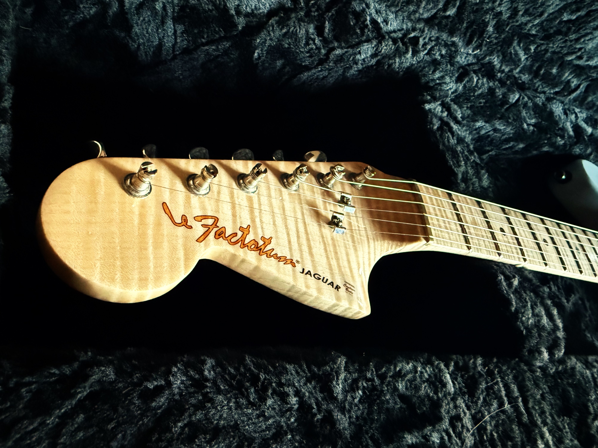 La Jaguar pour gaucher — photo 3 — Custom Shop France